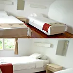De Rafael Villa & Guest House Dago Pakar