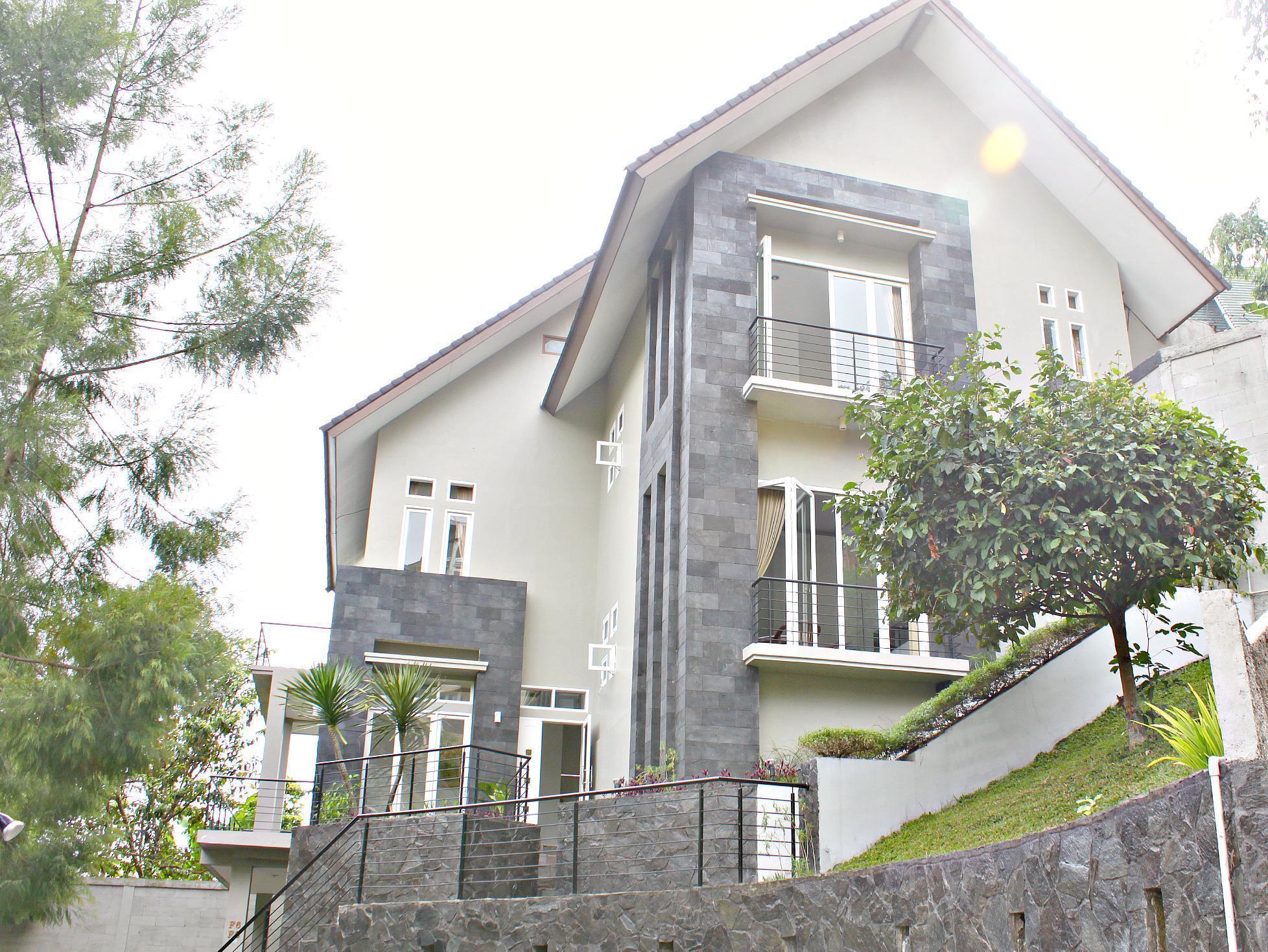 Wisma tamu De Rafael & Dago Pakar 2*